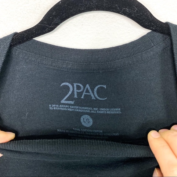 *SOLD* Tupac Black Long Sleeve Graphic Tee Top - Picture 3 of 6